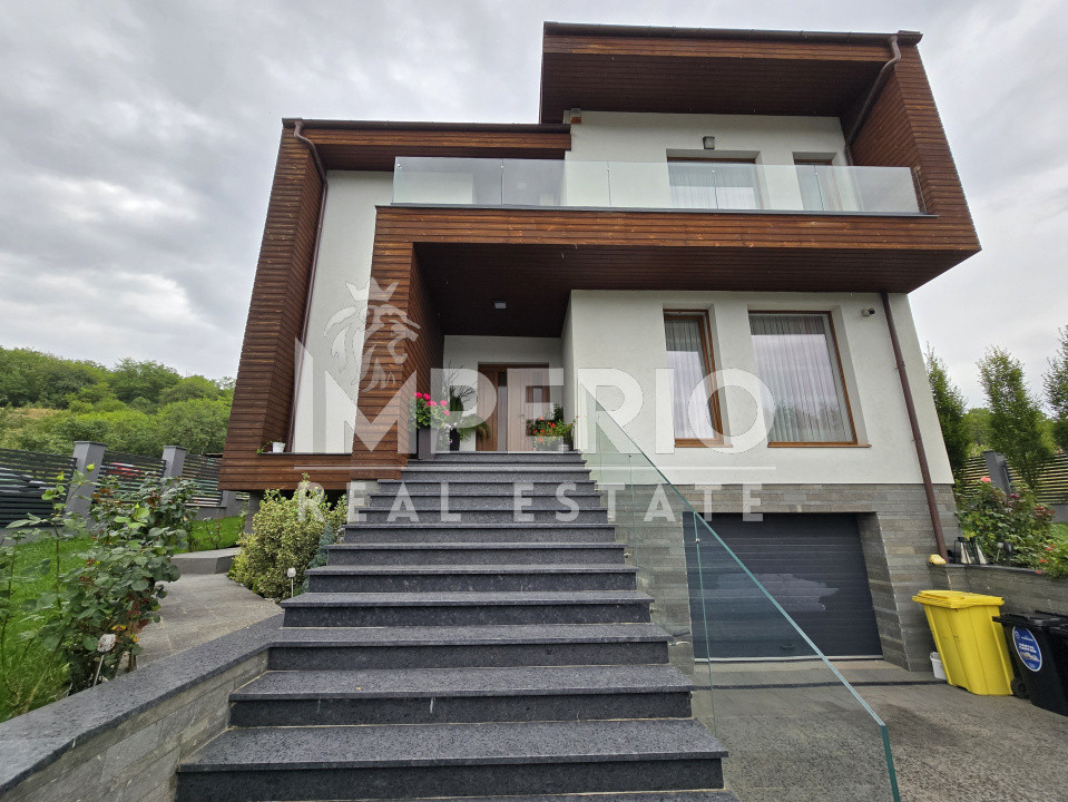 Casa individuala la cheie + garaj, curte spectaculoasa!