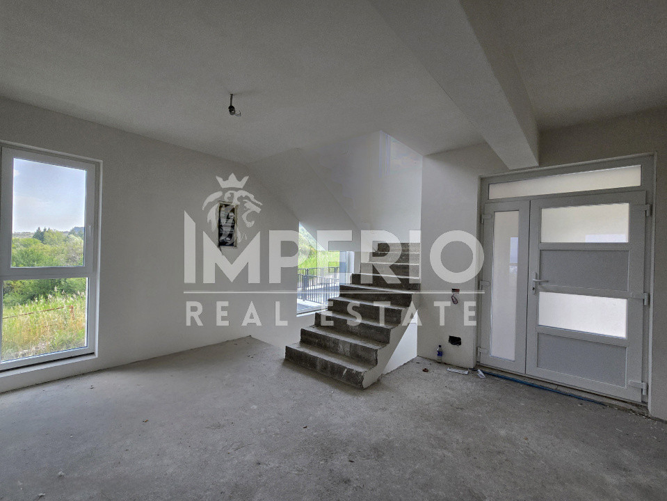 Casa individuala cu 6 camere si 5 parcari!
