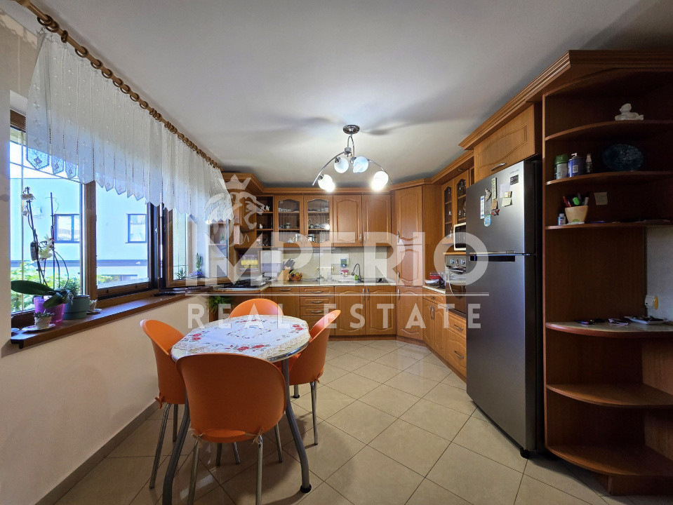 Casa individuala cu 6 camere si 900mp teren!