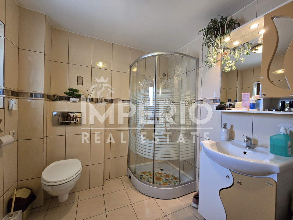 Casa individuala cu 6 camere si 900mp teren!