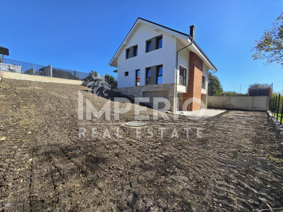 Casa individuala cu 5 camere si teren generos de 700m!