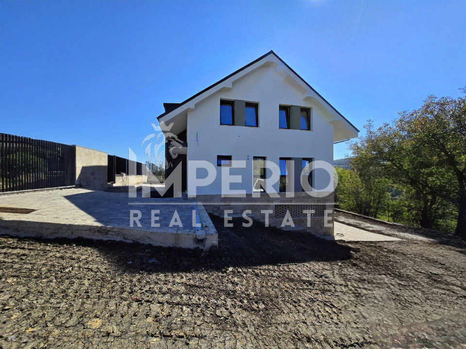 Casa individuala cu 5 camere si teren generos de 700m!