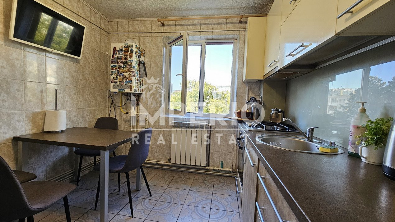 Apartament cu 3 camere decomandate in Gherorgheni!