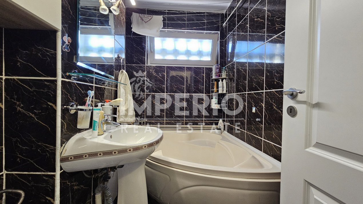Apartament cu 3 camere decomandate in Gherorgheni!