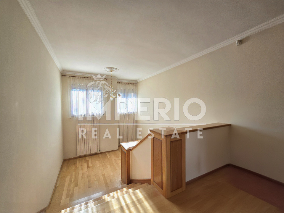 Casa individuala in Piata 14 Iulie cu 5 dormitoare, garaj dublu si piscina!