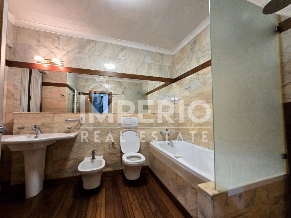 Casa individuala in Piata 14 Iulie cu 5 dormitoare, garaj dublu si piscina!