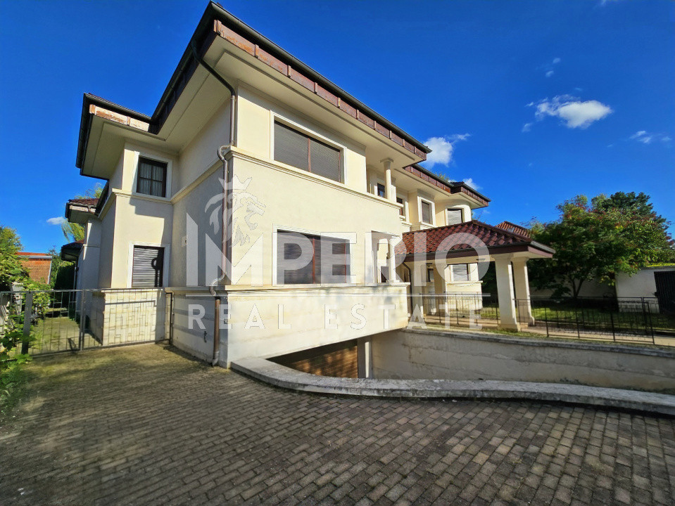 Casa individuala in Piata 14 Iulie cu 5 dormitoare, garaj dublu si piscina!