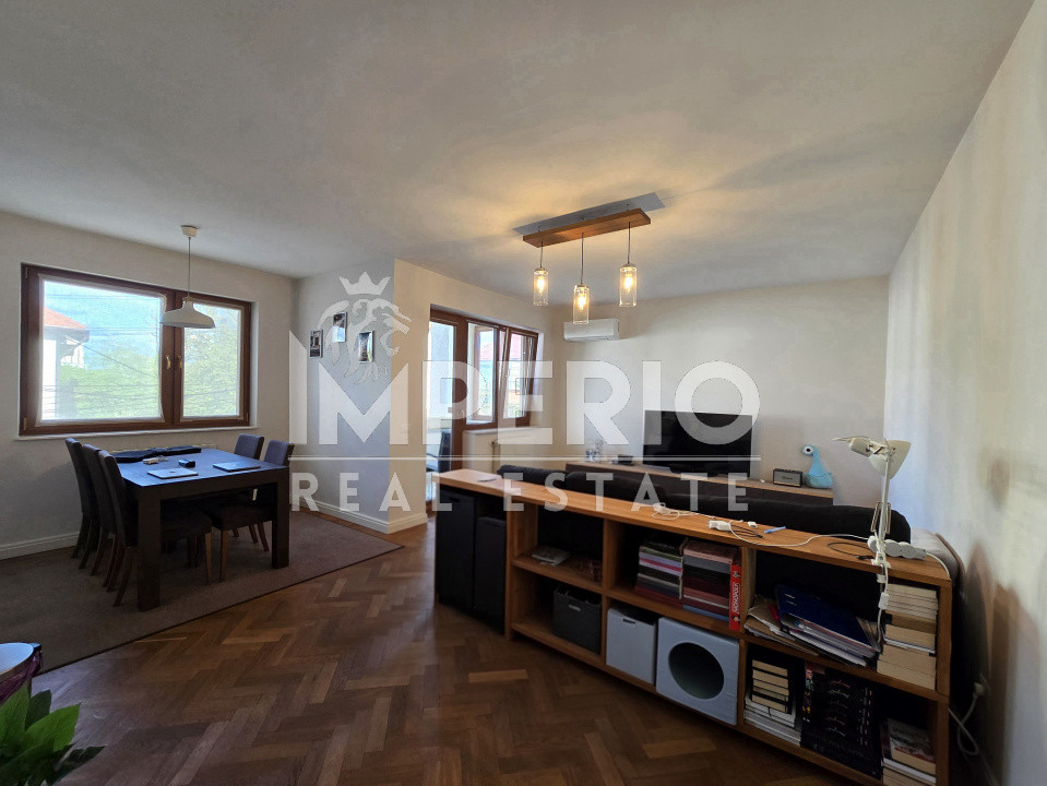 Apartament cu 4 camere in vila , garaj si boxa la subsol