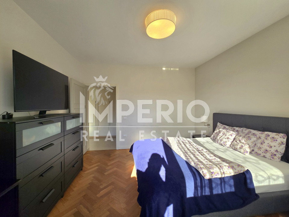 Apartament cu 4 camere in vila , garaj si boxa la subsol