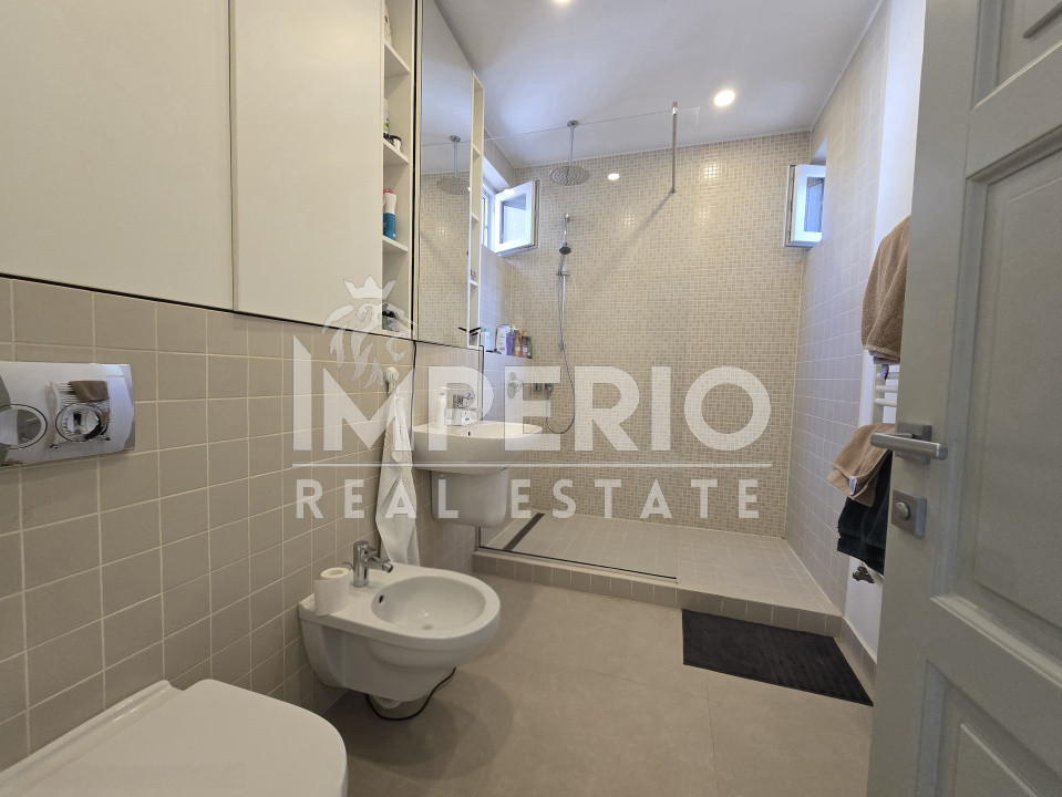 Apartament cu 4 camere in vila , garaj si boxa la subsol