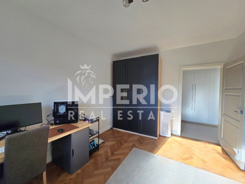 Apartament cu 4 camere in vila , garaj si boxa la subsol