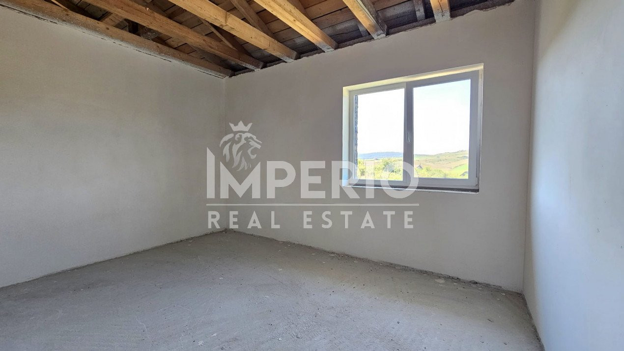 Casa individuala cu 5 camere in Chinteni!