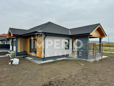 Casa de vis pe un singur nivel - 133 mp utili, teren de 670 mp - Cu CF!
