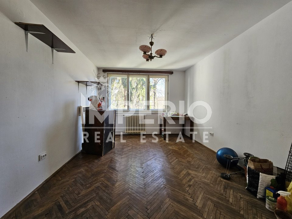 Apartament în Plopilor cu 3 camere la etajul 2/4!
