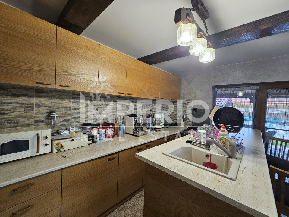 Casa cu 5 camere, garaj, piscina în Chinteni!