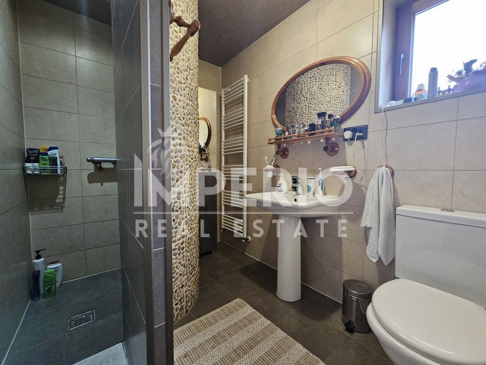 Casa cu 5 camere, garaj, piscina în Chinteni!